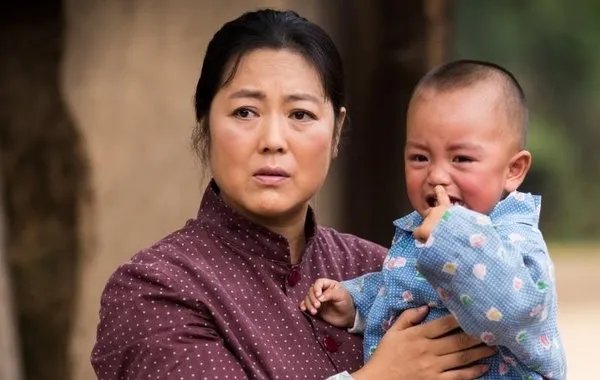 王茜华:演农村剧走红,为拍戏整容200次,今50岁现状如何?