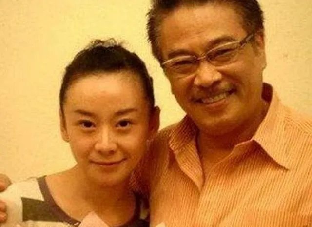 吴孟达曾带一麻袋现金到汶川救助，你怎么看待吴孟达生前的为人？