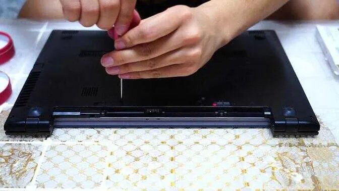 联想y430拆机教程（笔记本电脑拆卸更换固态硬盘）