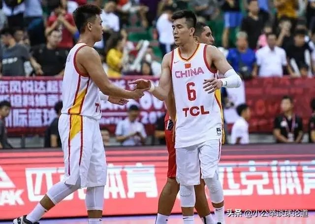 网友翻了郭艾伦和易建联的微博,前者大多是综艺,后者大多是篮球,你怎么看?