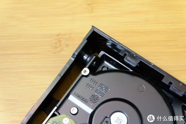 西数Elements,西数Mybooks,希捷Expansion三款移动硬盘拆解方法。