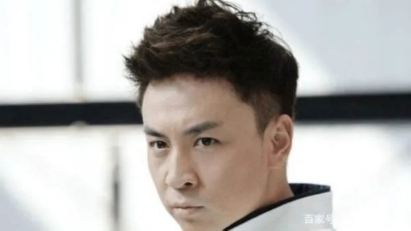 向华强都不敢惹，王宝强要行晚辈礼，释小龙究竟是什么身份？