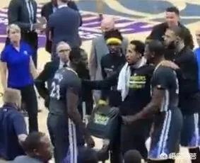 格林遭禁赛+罚款还没完，杜兰特和格林争吵后自言自语遭曝光令勇密心慌，你怎么看？