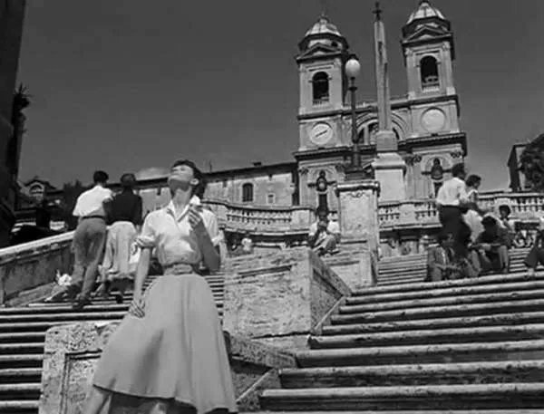 《罗马假日》背后蕴含了什么故事？