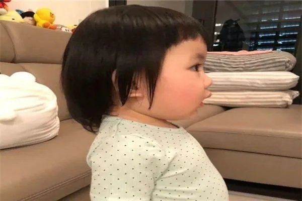 李灿森一岁半女儿走红,颜值神似缩小版洪金宝吗?
