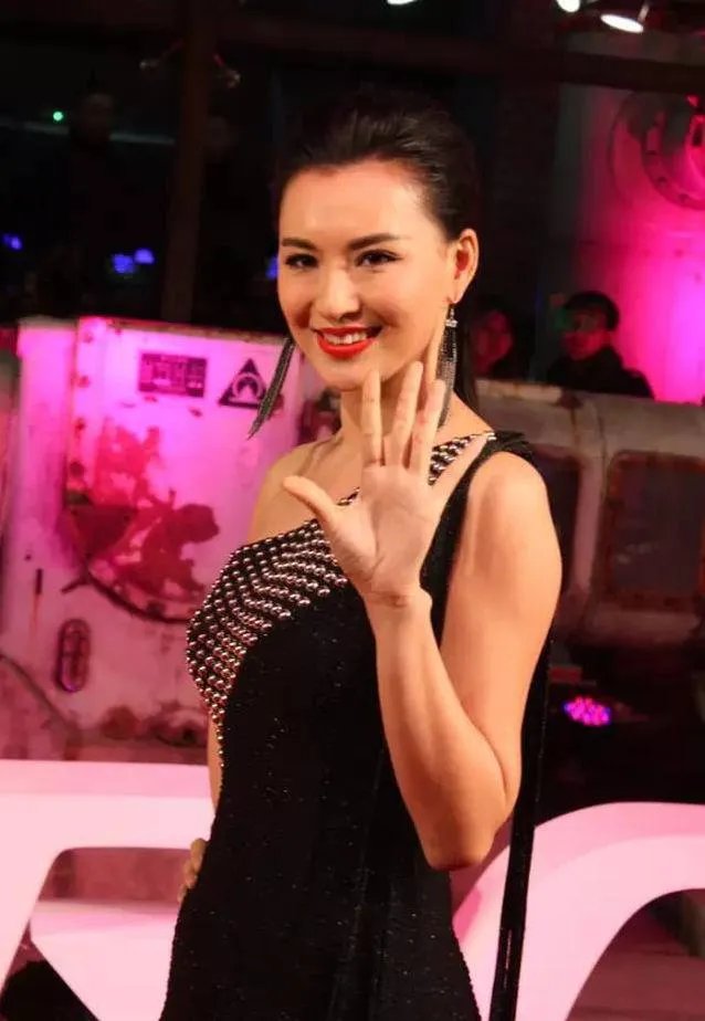 娱乐圈有哪些本来就长得很好看却还整容的明星？