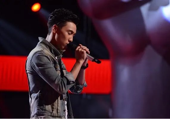 中国好声音第三季唱粤语晋级 陈乐基倾情《光辉岁月》被淘汰