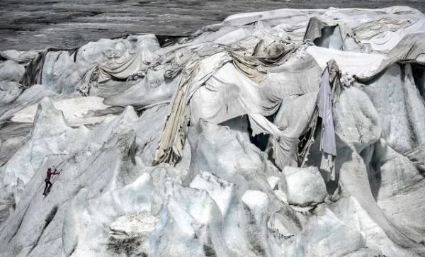 给冰川盖被子的举措，是否会缓解冰川的消融？