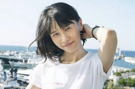 papi酱因孩子随父姓被网友嘲笑 本尊怎么回应的呢?