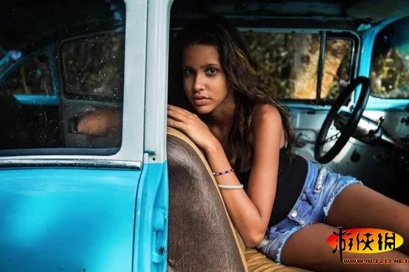 世界美女地图：罗马尼亚29岁女子穷游37国专拍正妹