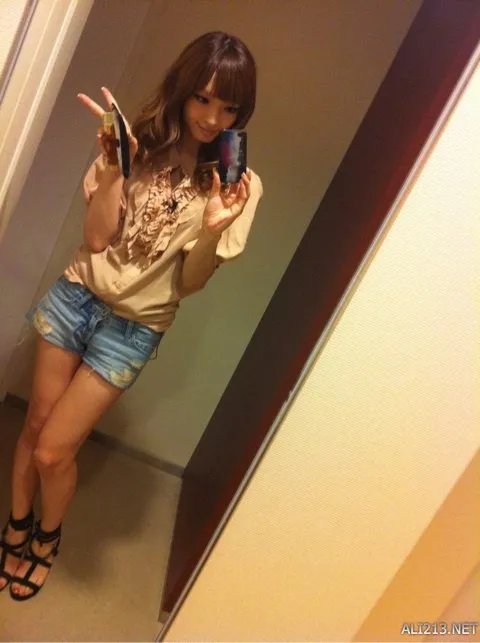 每日福利大放送 长腿模特佐藤かよ大秀惹火身材