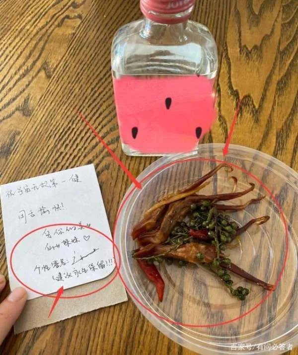 宋祖儿送孙坚礼物,打开只有三根鸭舌,这是什么意思?