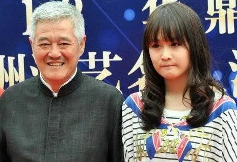 赵本山妻子谈女儿整容,坦言看着很揪心,女儿整容她该不该阻止?