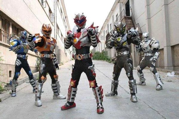 铠甲勇士分别在第几集出现黑犀侠，地虎侠，雪獒侠