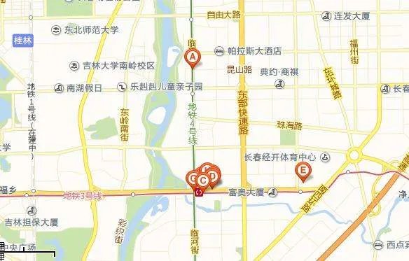 长春经开体育场能容纳多少人？哪年建立的？