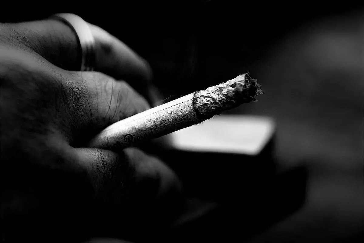 演员边程就未成年吸烟道歉，你怎么看待未成年人吸烟这件事情？