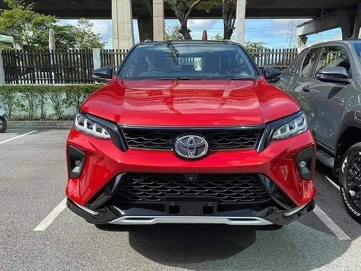 丰田Fortuner传奇版实车曝光!外观更运动!