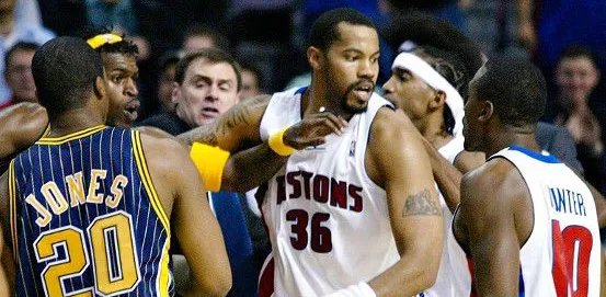 阿泰斯特打架事件怎么回事？