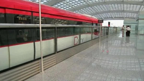 北京机场快轨运营时间是怎么样的?