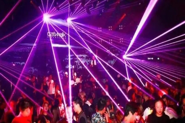广州十大酒吧,苏荷酒吧上榜CK,vins充满科技感