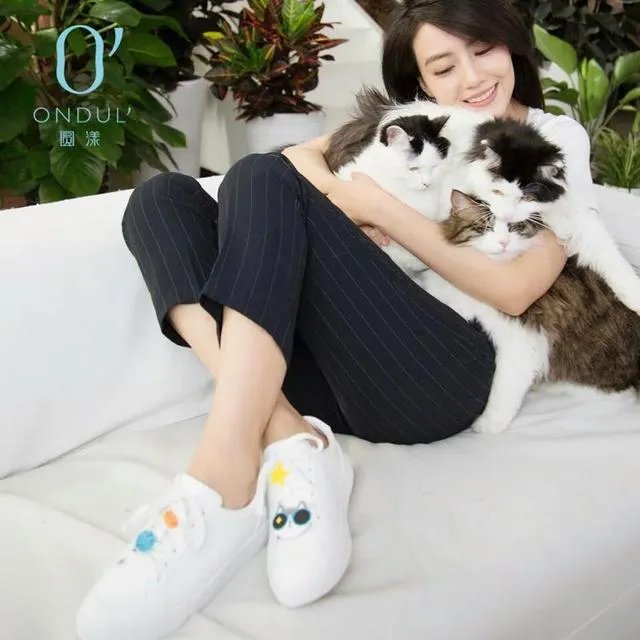 能推荐一些淘宝上有风格的女鞋吗？