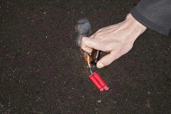 文昌12岁男孩玩鞭炮被炸断5指，目前情况如何？