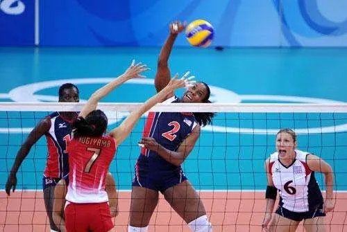 颁奖仪式中女排热泪盈眶，奏响国歌那一瞬间，你有什么想说的？