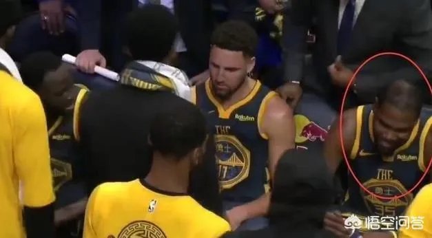 格林遭禁赛+罚款还没完，杜兰特和格林争吵后自言自语遭曝光令勇密心慌，你怎么看？