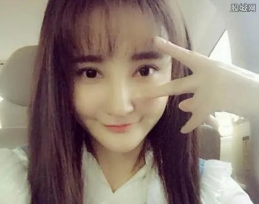 刘雨欣跳水露卫生巾 坚持按原定时间训练