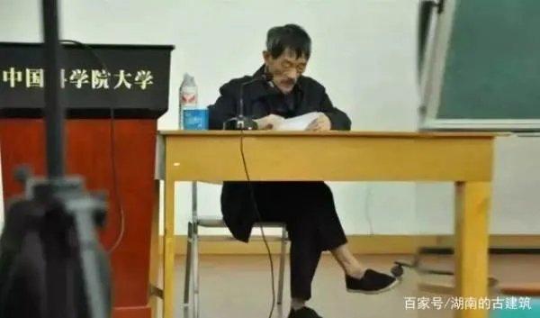 上课布鞋、二郎腿被称当代“扫地僧”的人是谁？