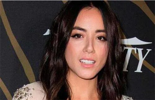 华裔女演员改姓氏 称:中国姓氏会让好莱坞不舒服