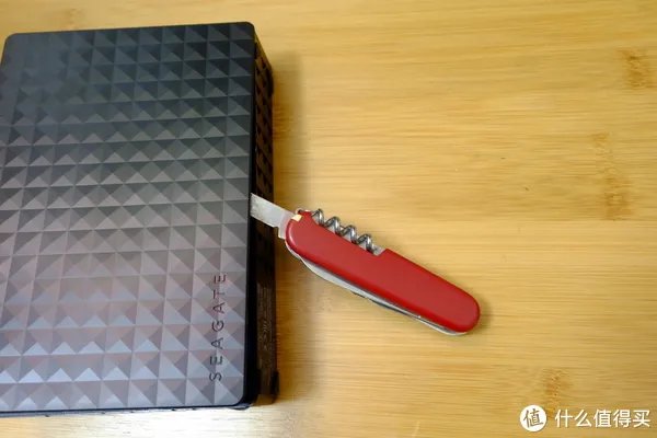 西数Elements,西数Mybooks,希捷Expansion三款移动硬盘拆解方法。