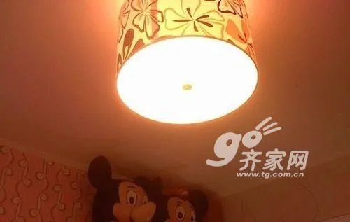 屋主2万巧手翻新 2手旧房惊变可爱小蜗居