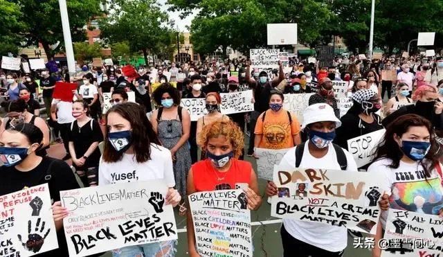 美国肺炎超200万,死亡超10万为什么经济还没垮掉?