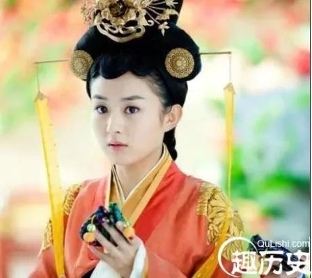 古人那么高的发髻是怎么梳出来的?看着都难受。