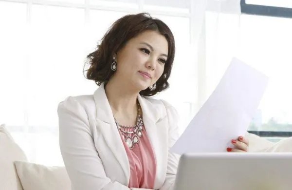 李湘上节目全身名牌价值一套房,她究竟有多有钱?