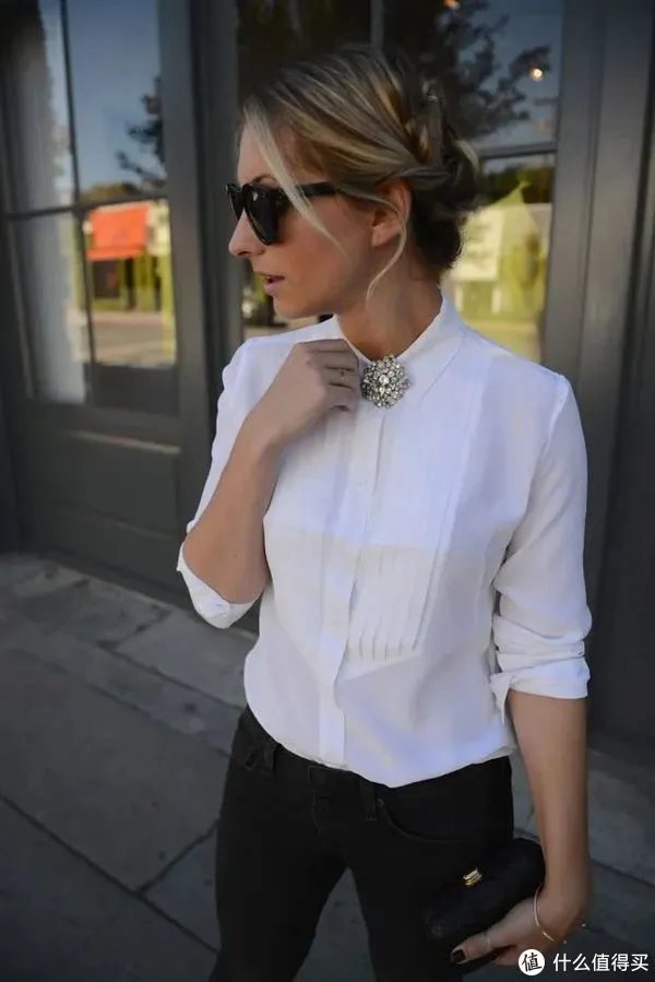 女士胸针怎么佩戴