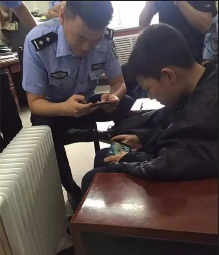 警察上班时间打游戏的原因是什么？