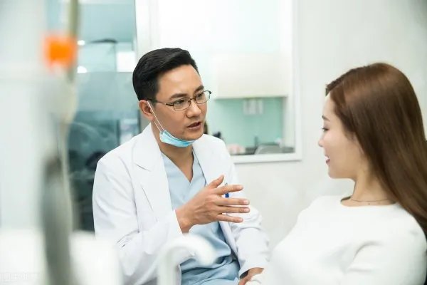 赵本山妻子谈女儿整容,坦言看着很揪心,女儿整容她该不该阻止?