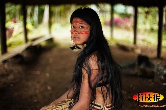 世界美女地图：罗马尼亚29岁女子穷游37国专拍正妹