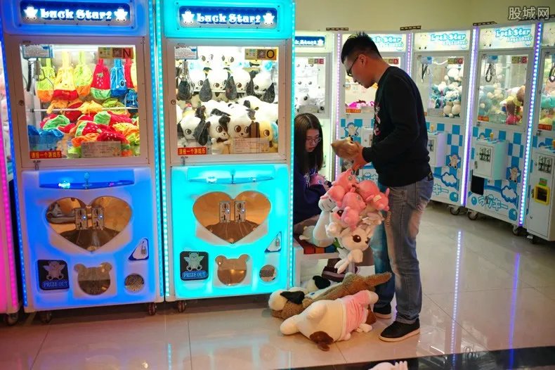 花4万抓了7000个娃娃 抓娃娃机多少钱一台