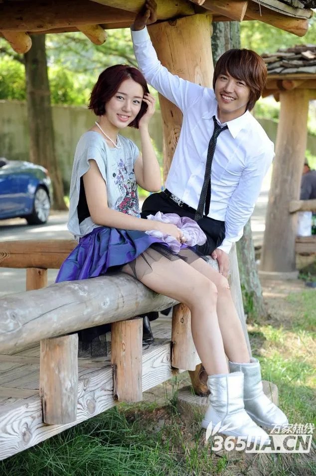 《拜托小姐》女主角是那个？