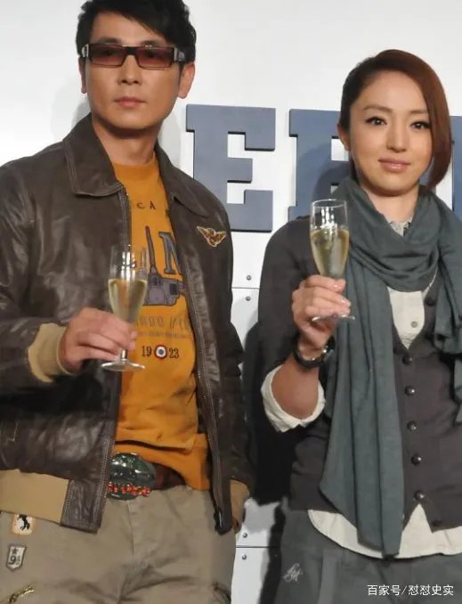 董璇衣服叠穿还有女明星曲线，不显胖真叫人羡慕，你认为呢？