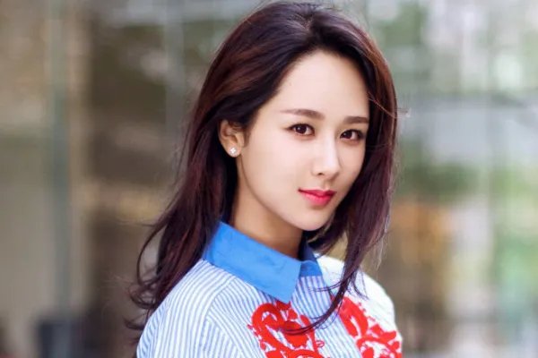 蒋梦婕调侃杨紫:你腰上太有肉了,为何杨紫没有生气反而笑?