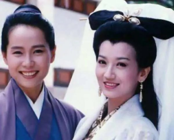 赵雅芝晒生日宴照片秀大长腿，她的状态像66岁吗？