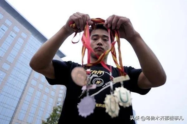 体操世界冠军张尚武为什么会沦落街头卖艺乞讨？他现状如何？