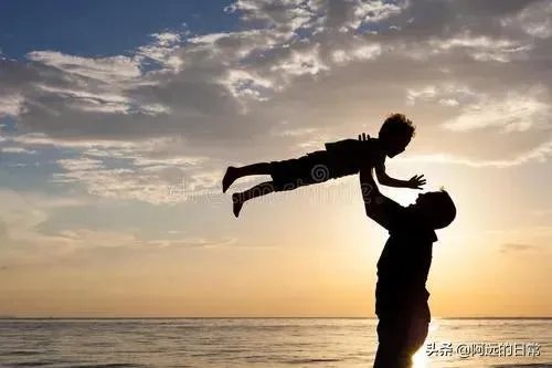 老公很懒，从不主动做家务，该不该离婚？