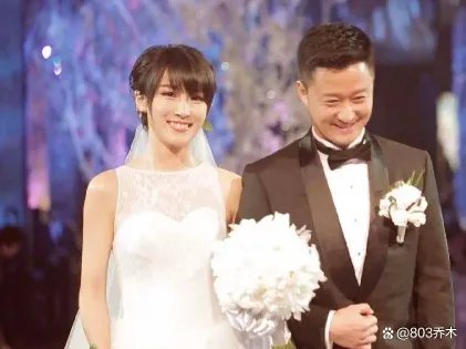 吴京谢楠结婚多年恩爱如初，见面第二次就告白，两人是怎么在一起的？