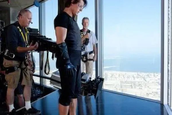 《碟中谍4》汤姆克鲁斯是如何爬迪拜塔的?有何保护措施?