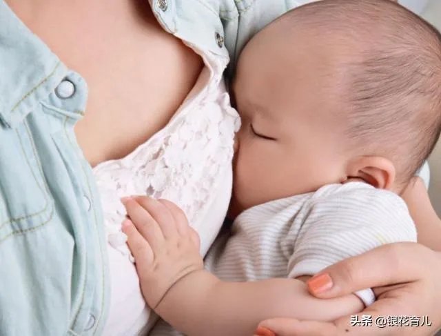 哺乳期妈妈涨奶挤奶的时候宝宝都很快就醒来是怎么回事